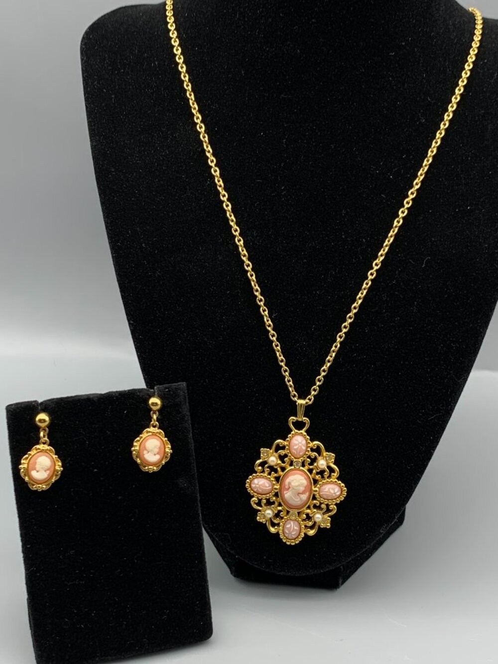 Vintage Avon Cameo Pendant Necklace and Pierced Earring Set